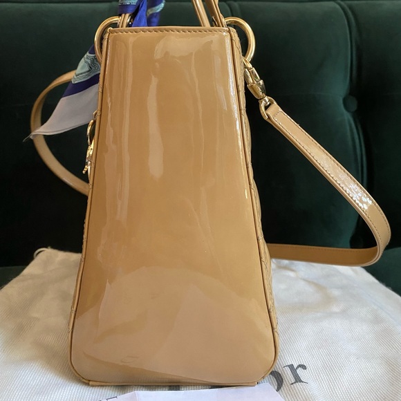 *SOLD* Lady Dior cannage quilted beige patent silver hardware Medium bag - Picture 5 of 16